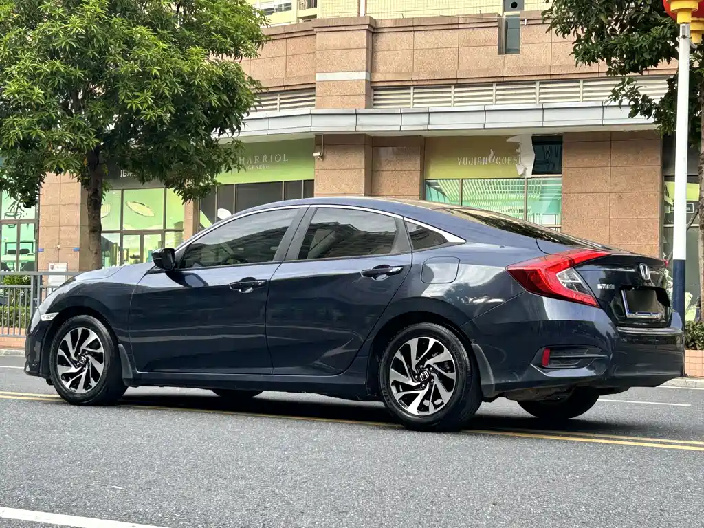 Honda Civic — фото 6