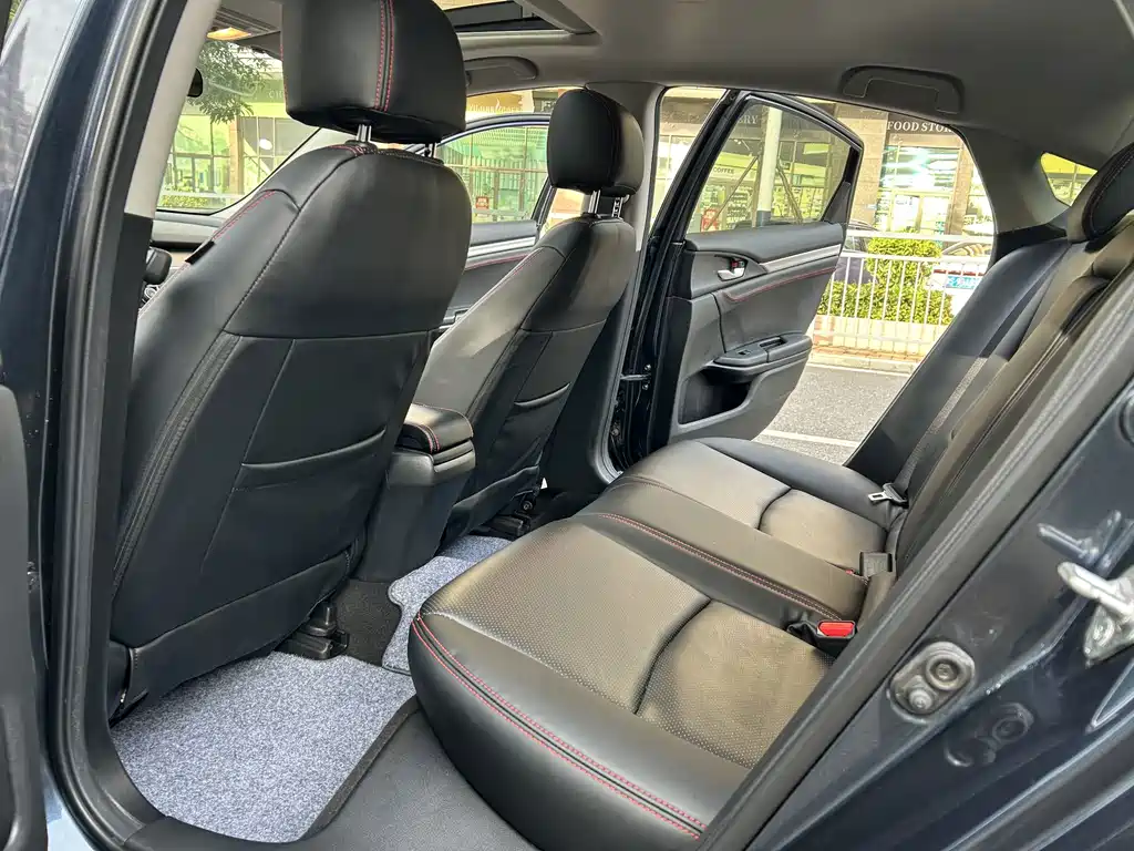 Honda Civic — фото 7
