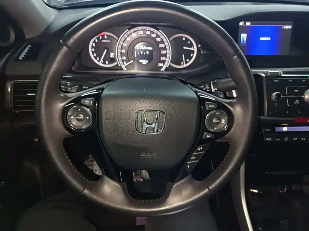 Honda Accord — фото 11