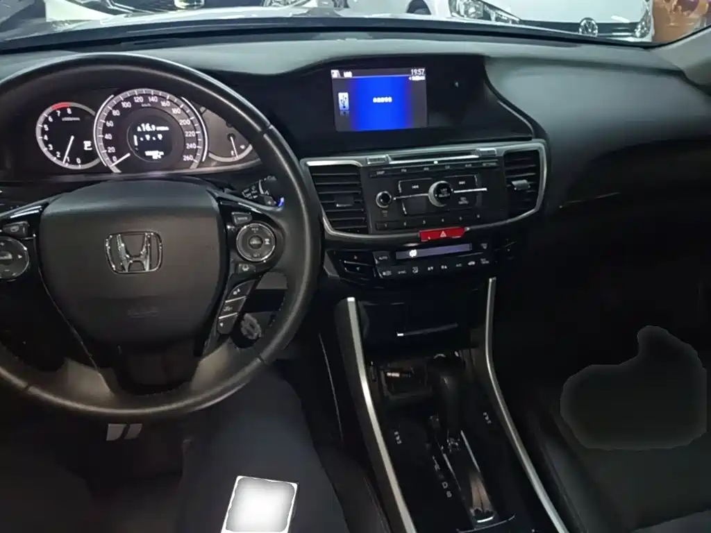 Honda Accord — фото 10