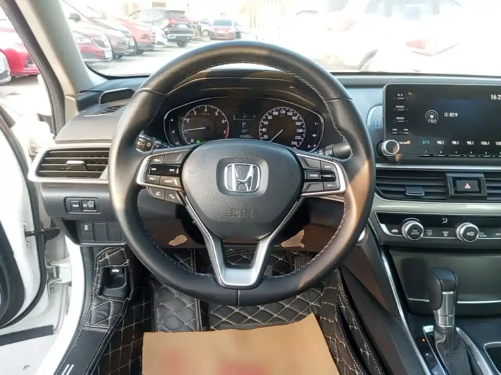 Honda Accord — фото 11