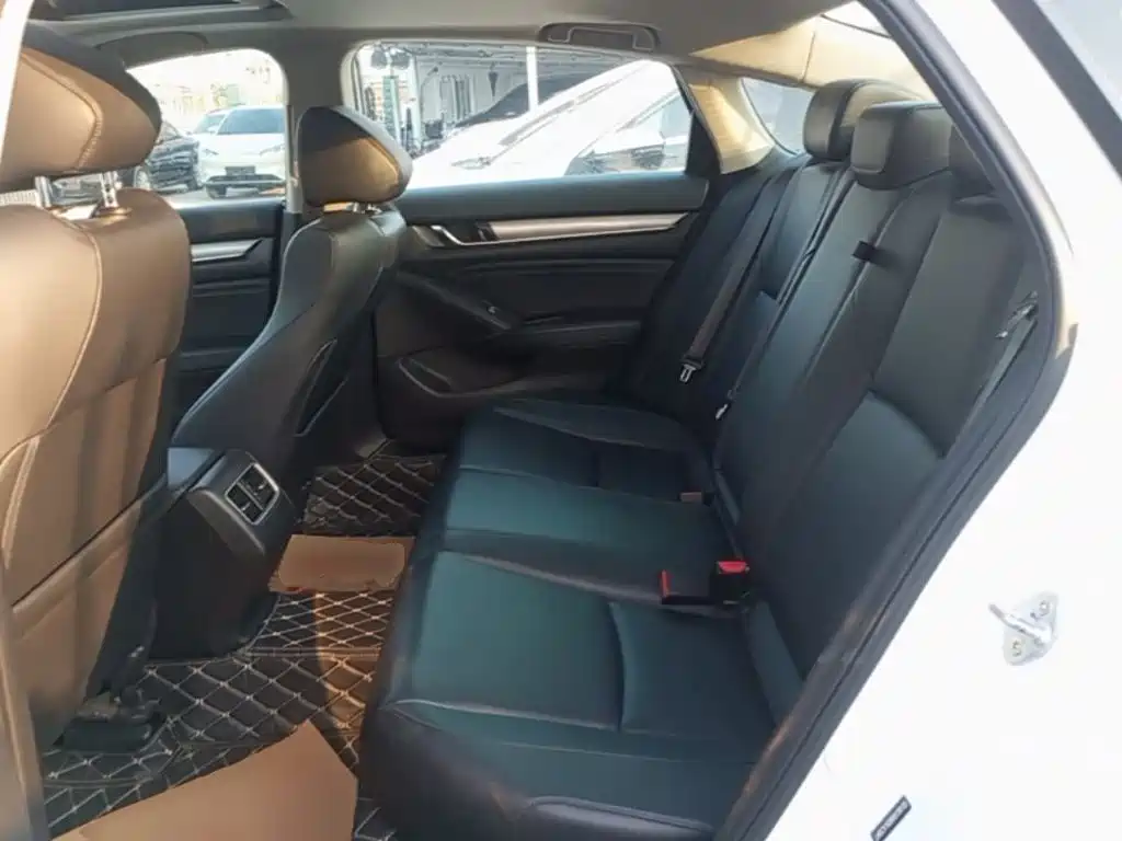 Honda Accord — фото 17