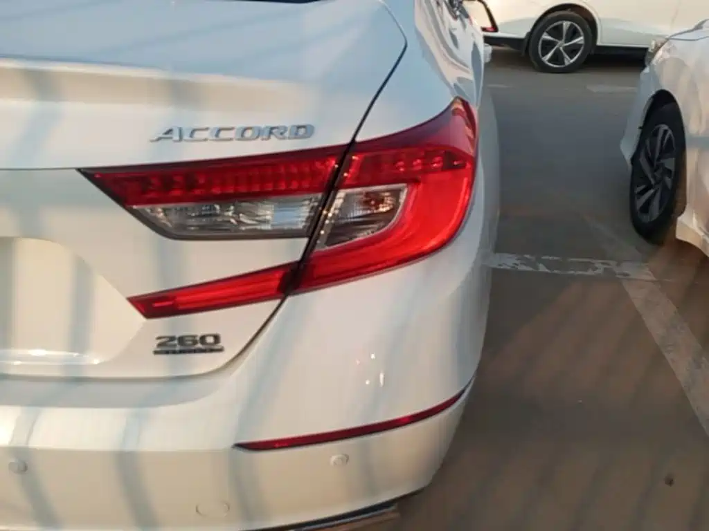 Honda Accord — фото 8