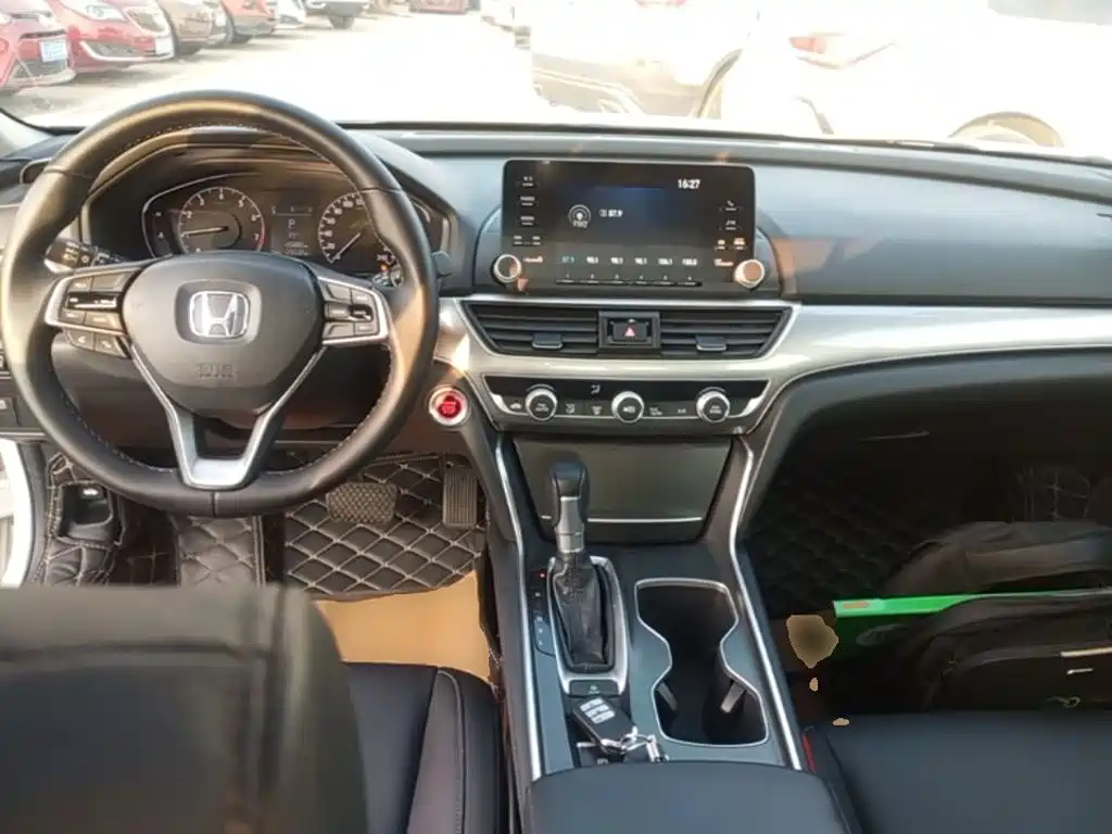 Honda Accord — фото 10