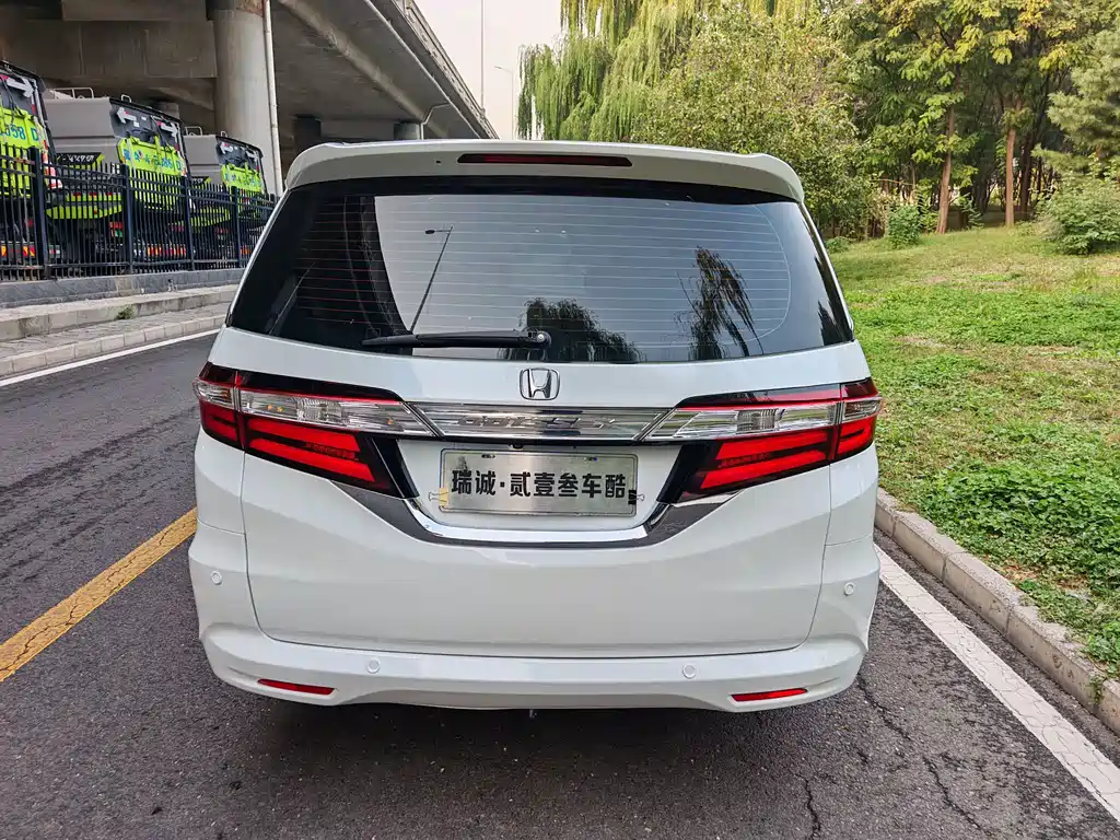 Honda Odyssey — фото 14