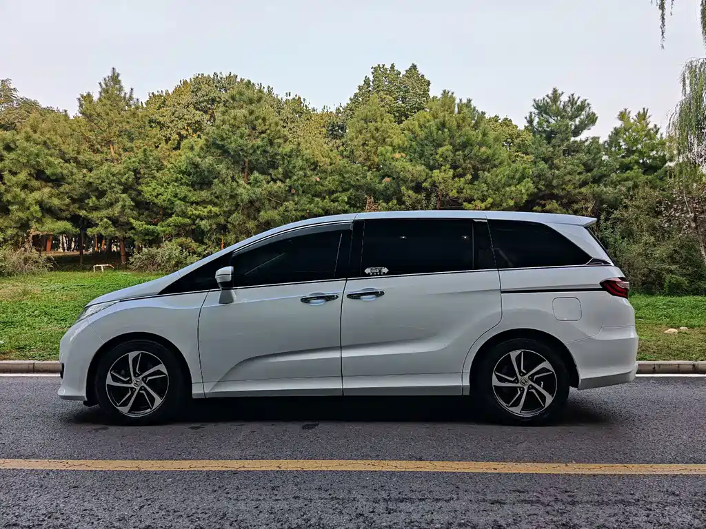 Honda Odyssey — фото 15