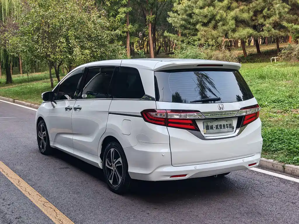 Honda Odyssey — фото 17