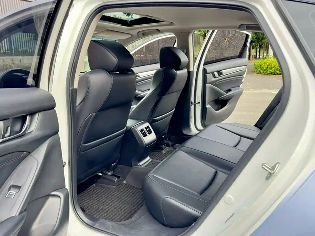 Honda Accord — фото 15
