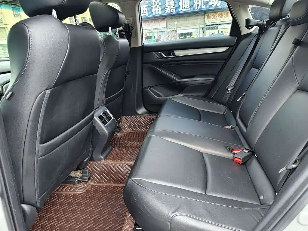 Honda Accord — фото 11