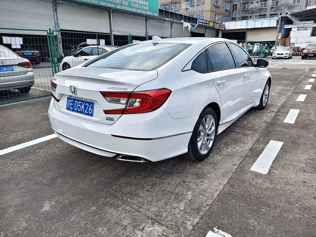 Honda Accord — фото 13