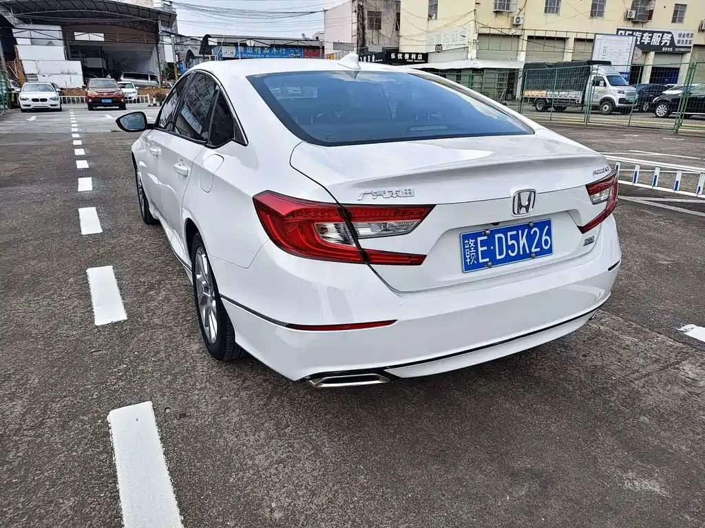 Honda Accord — фото 15