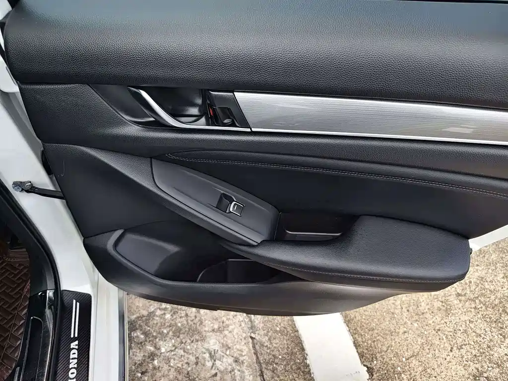 Honda Accord — фото 9