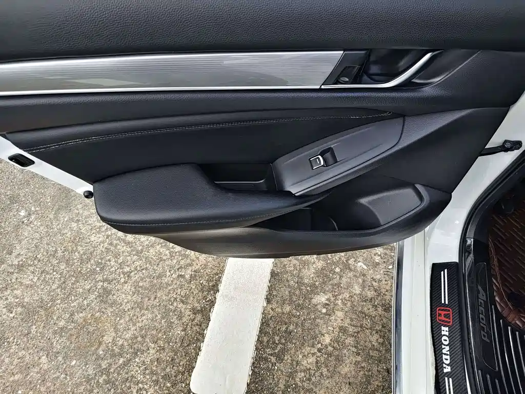 Honda Accord — фото 10