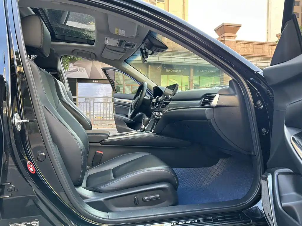 Honda Accord — фото 10