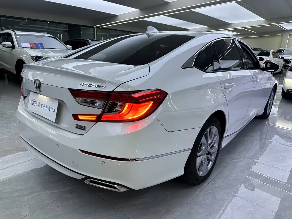Honda Accord — фото 9