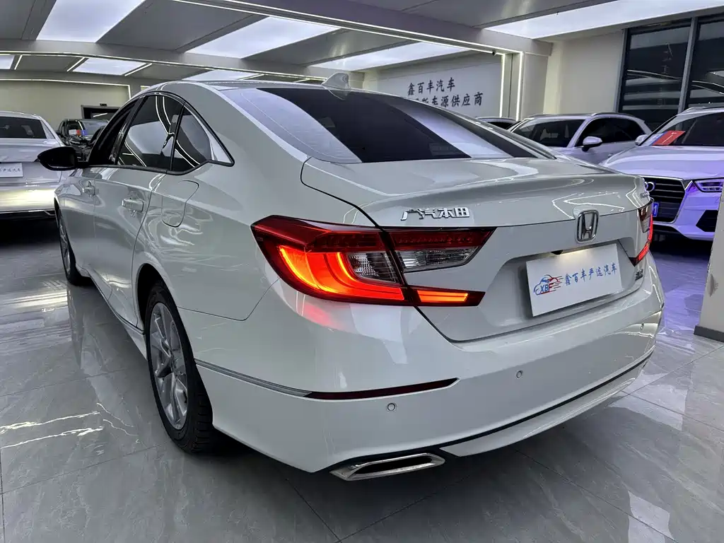 Honda Accord — фото 10