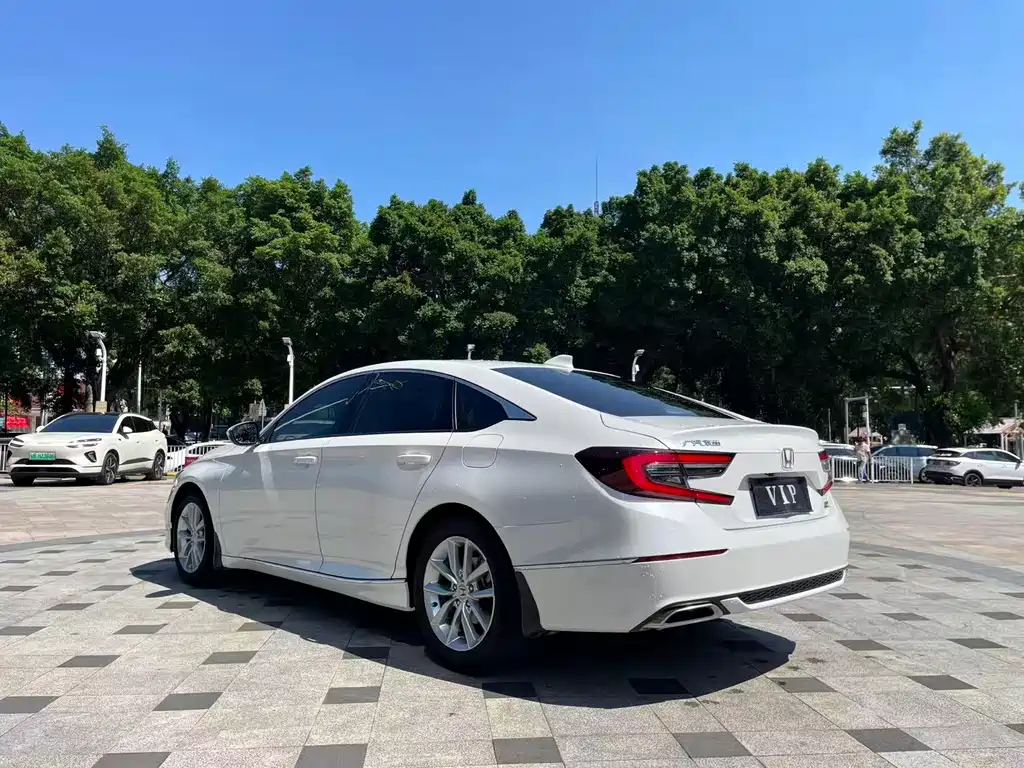 Honda Accord — фото 5