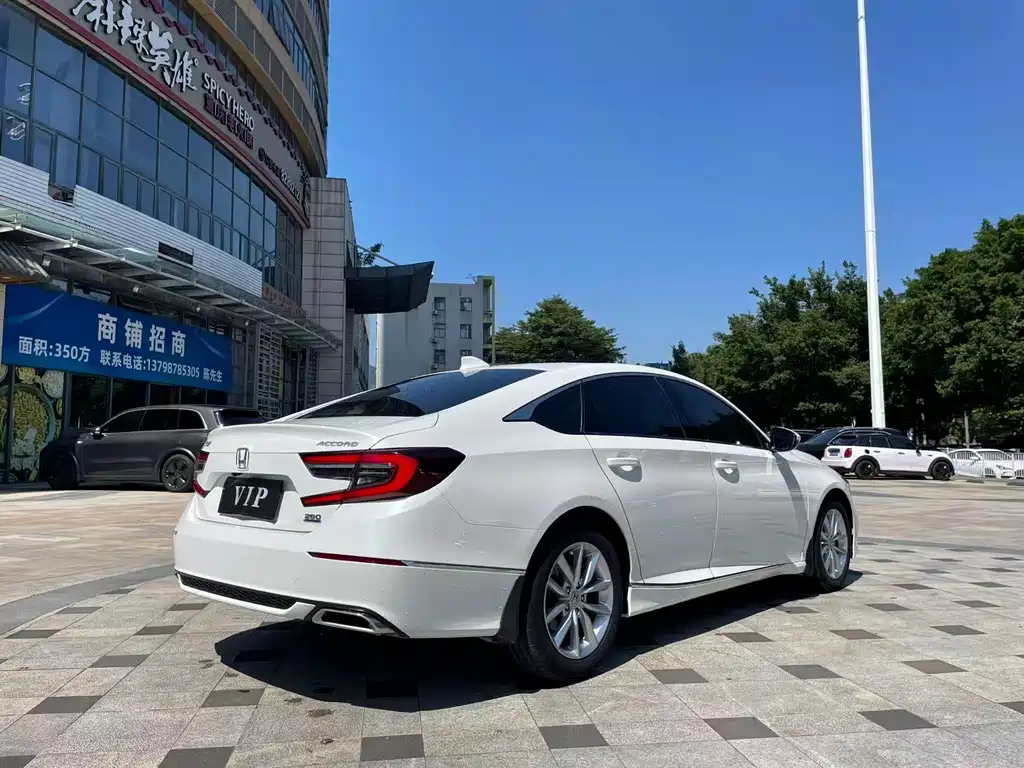Honda Accord — фото 7