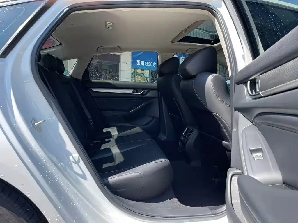 Honda Accord — фото 10