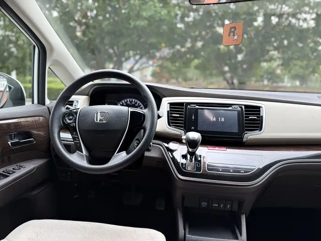 Honda Odyssey — фото 15