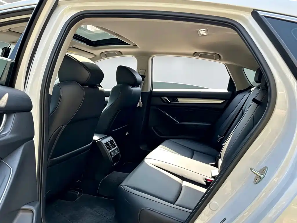 Honda Accord — фото 6