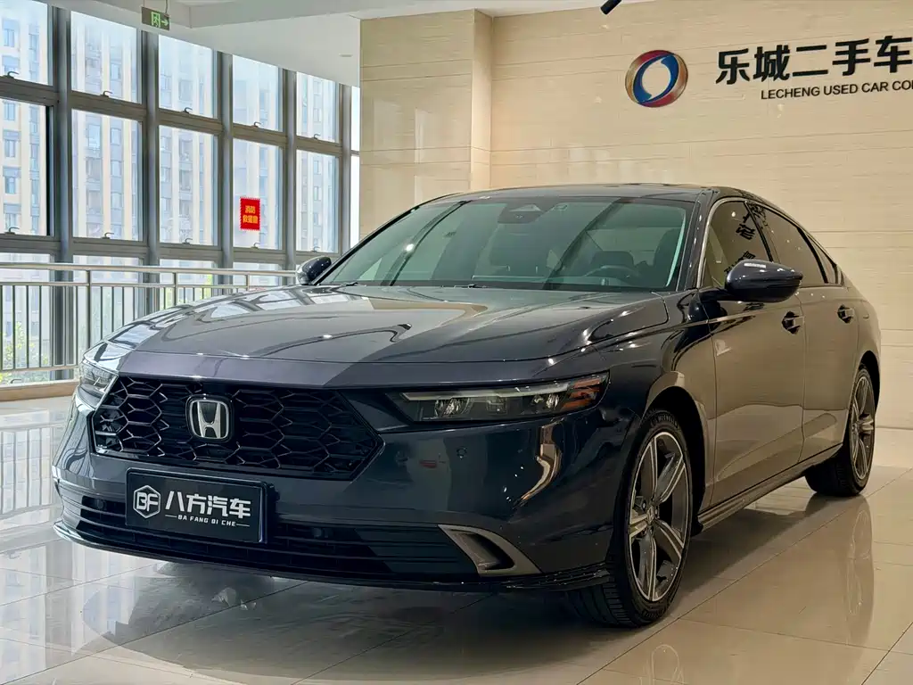 Honda Accord — фото 1