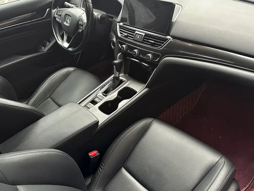 Honda Accord — фото 9