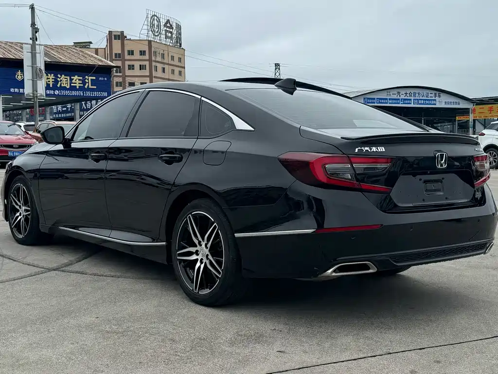 Honda Accord — фото 7