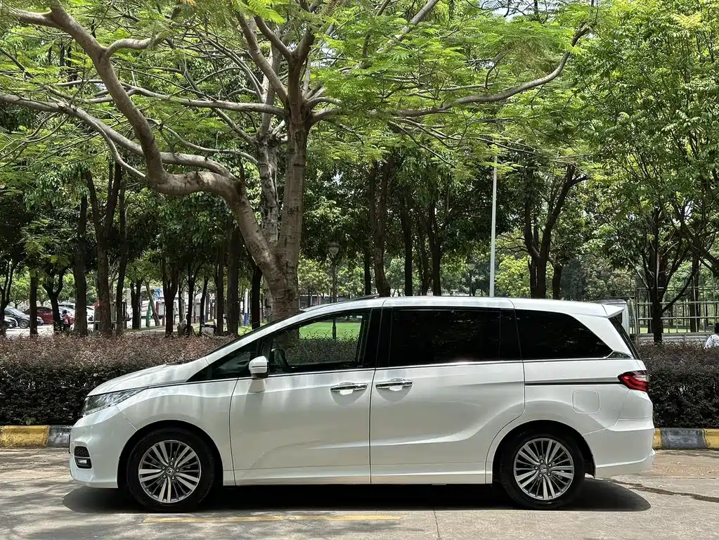 Honda Odyssey — фото 5