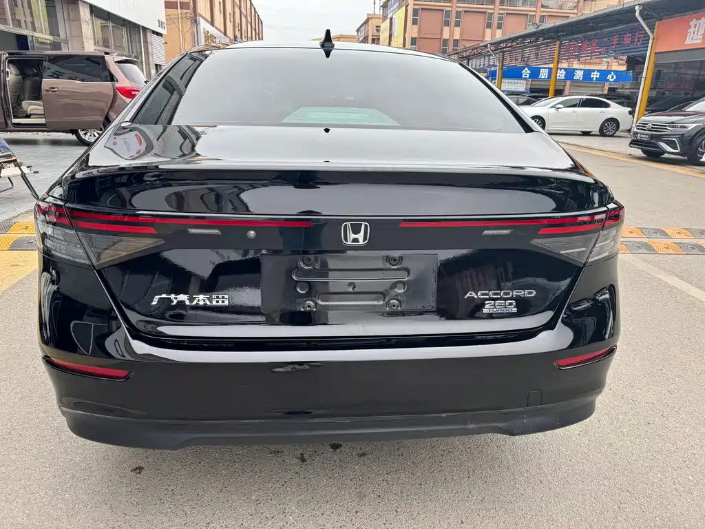 Honda Accord — фото 4