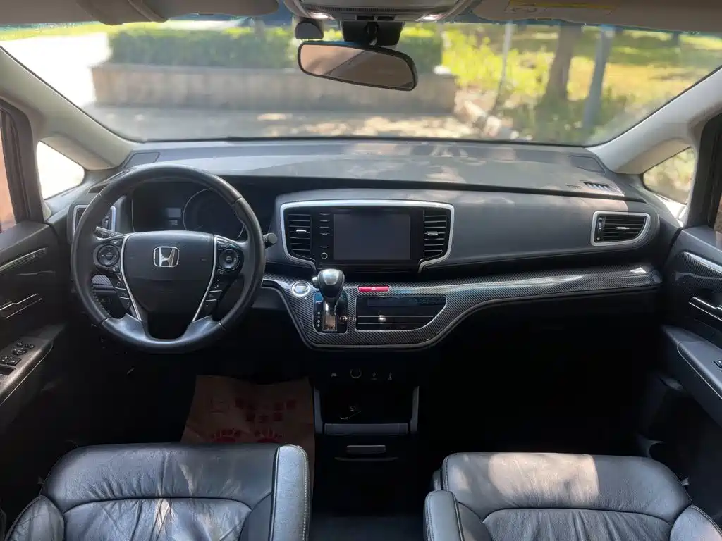 Honda Odyssey — фото 19