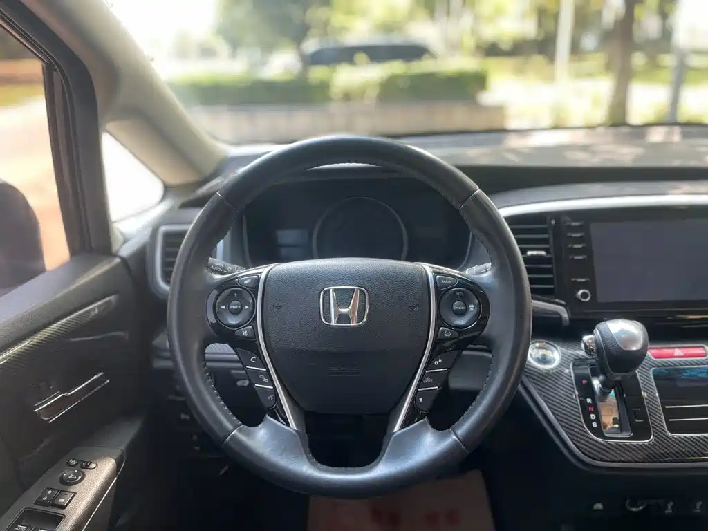 Honda Odyssey — фото 20