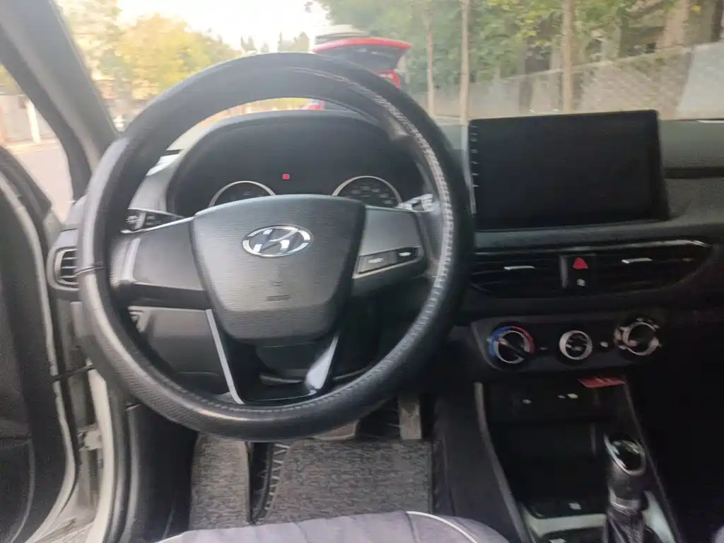 Hyundai Elantra — фото 11