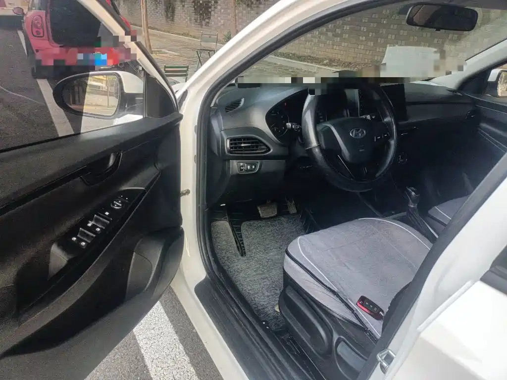 Hyundai Elantra — фото 17