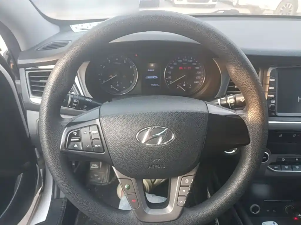 Hyundai Mistra — фото 11
