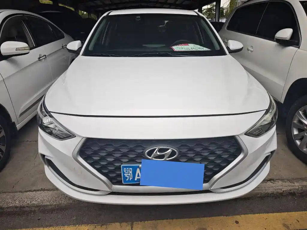 Hyundai Elantra — фото 2