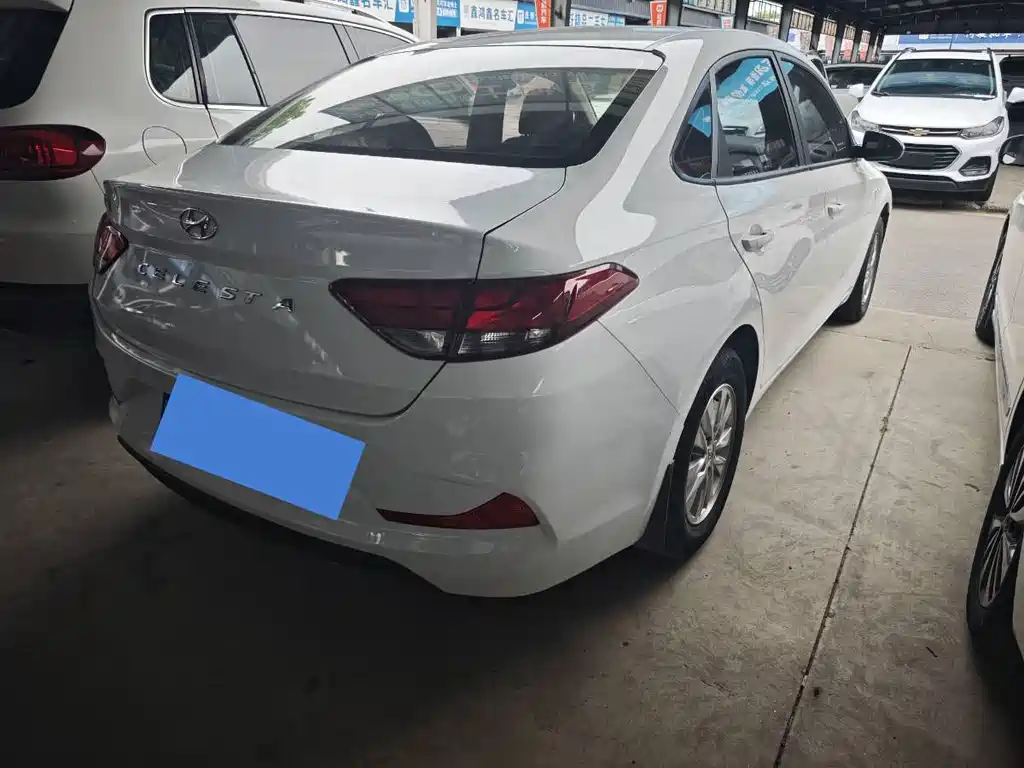 Hyundai Elantra — фото 13