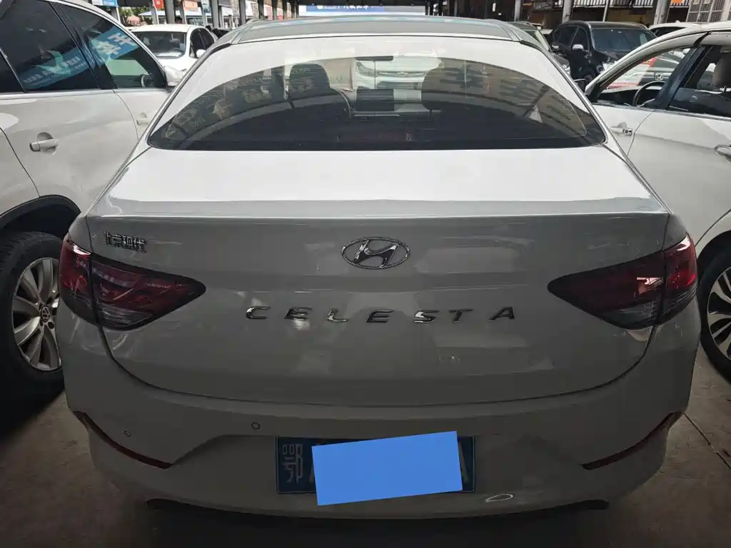 Hyundai Elantra — фото 14