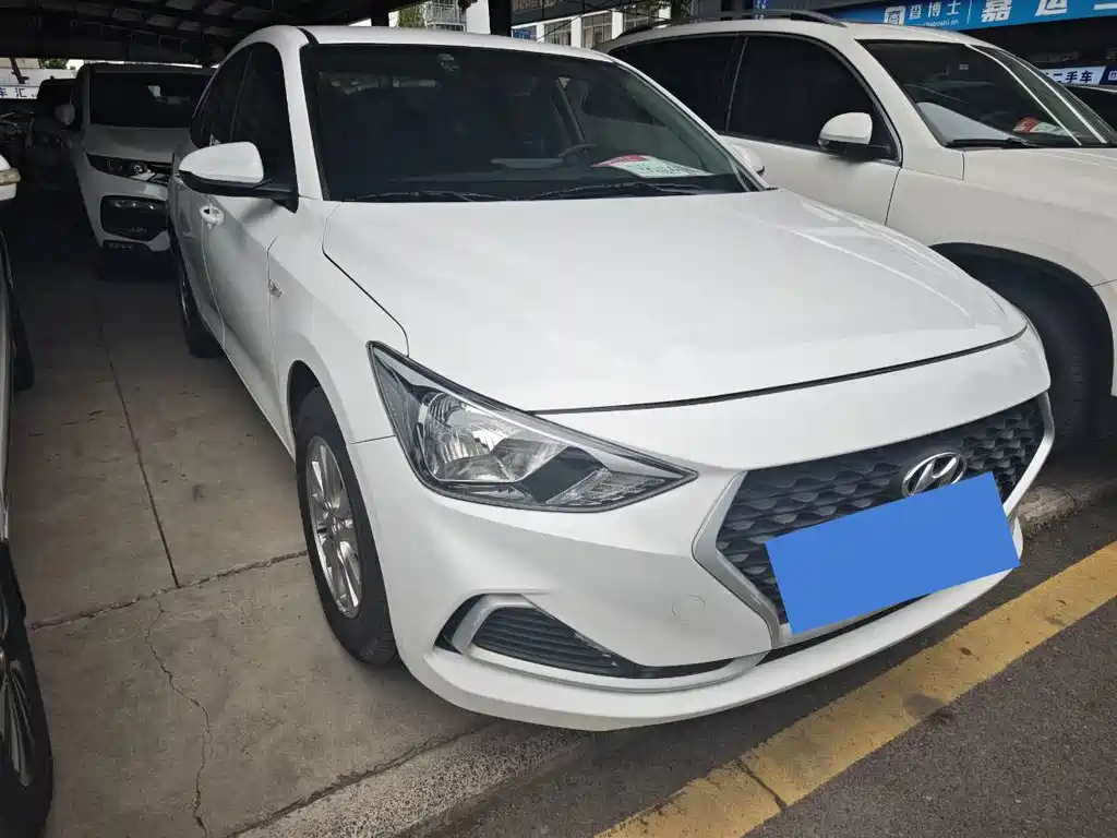 Hyundai Elantra — фото 3