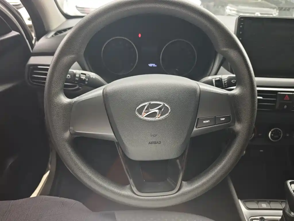 Hyundai Elantra — фото 4