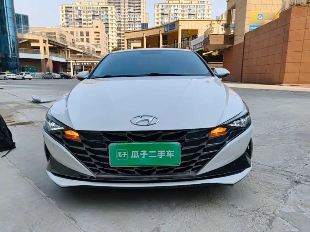 Hyundai Elantra — фото 3