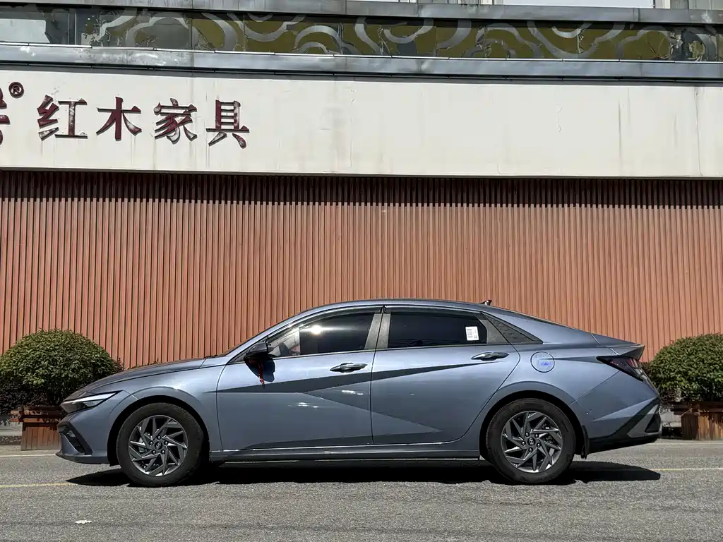 Hyundai Elantra — фото 2
