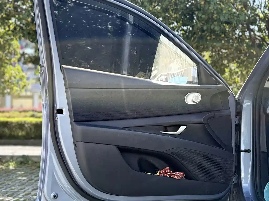 Hyundai Elantra — фото 20