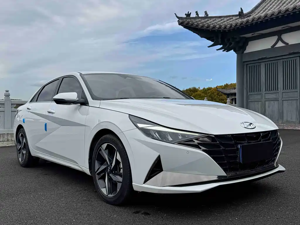 Hyundai Elantra — фото 3