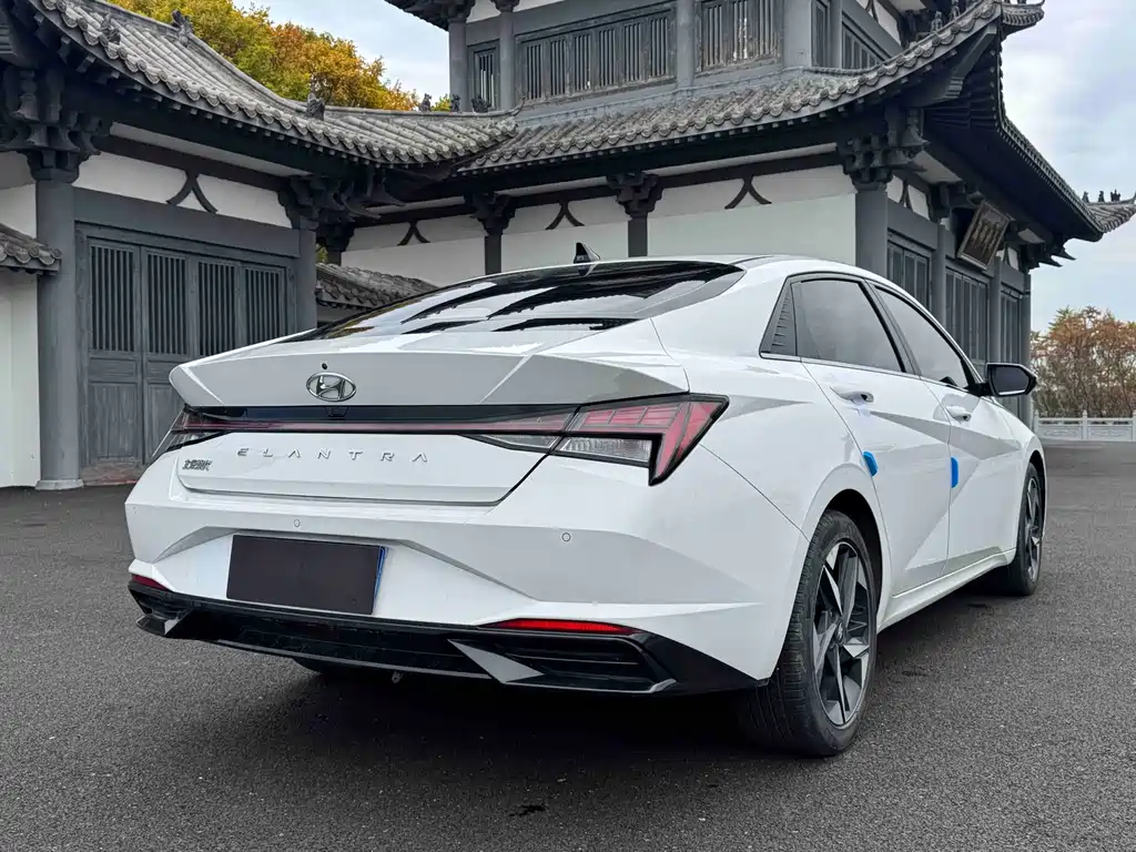 Hyundai Elantra — фото 6
