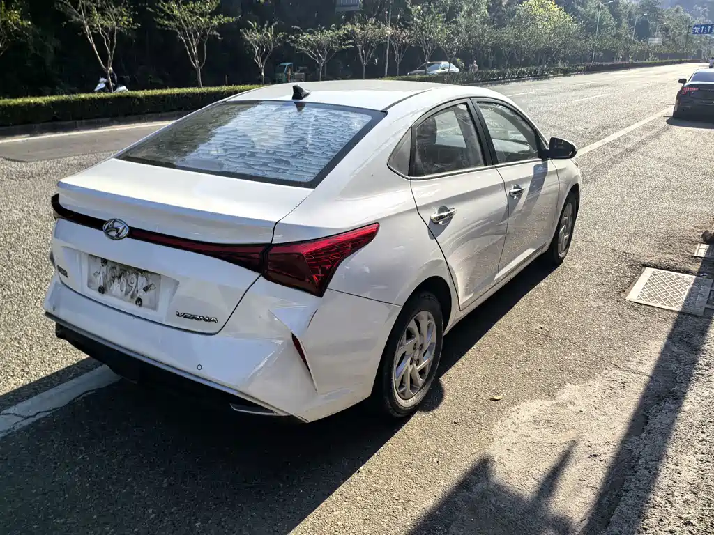Hyundai Verna — фото 12