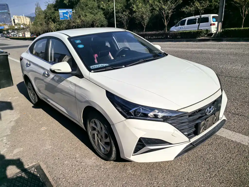 Hyundai Verna — фото 3