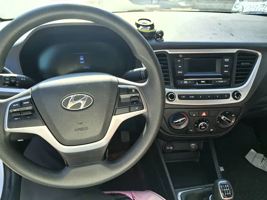 Hyundai Verna — фото 6