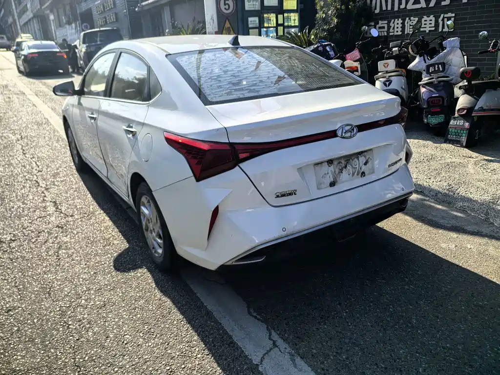 Hyundai Verna — фото 10