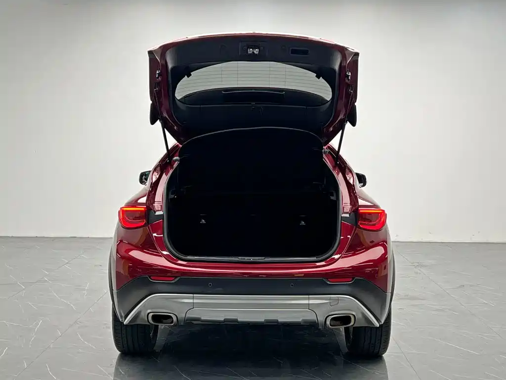 Infiniti QX30 — фото 10